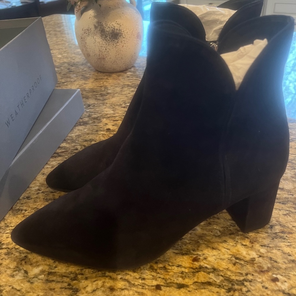 Aquatalia navy suede boots-stunning brand new